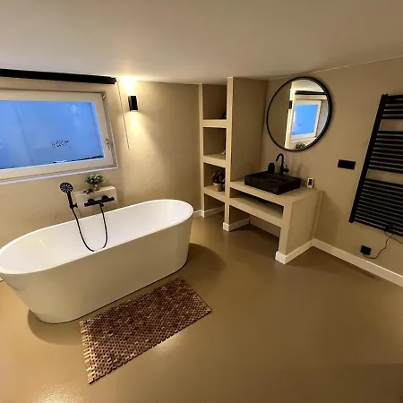 Spacious Familyhouse With Garden In Zuid *