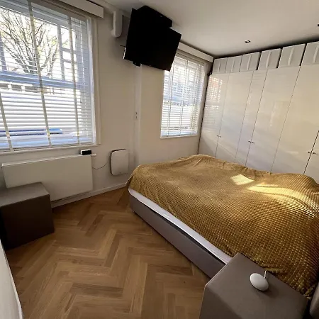 Spacious Familyhouse With Garden In Zuid