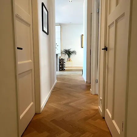 公寓 Spacious Familyhouse With Garden In Zuid *