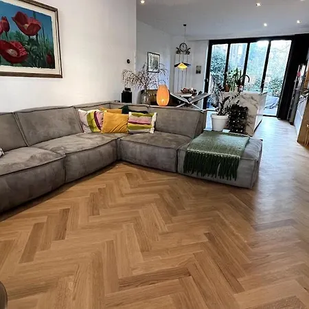 Spacious Familyhouse With Garden In Zuid *