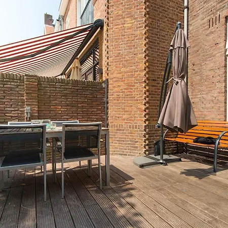 Daire Spacious Familyhouse With Garden In Zuid