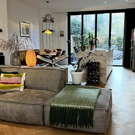 Spacious Familyhouse With Garden In Zuid アムステルダム